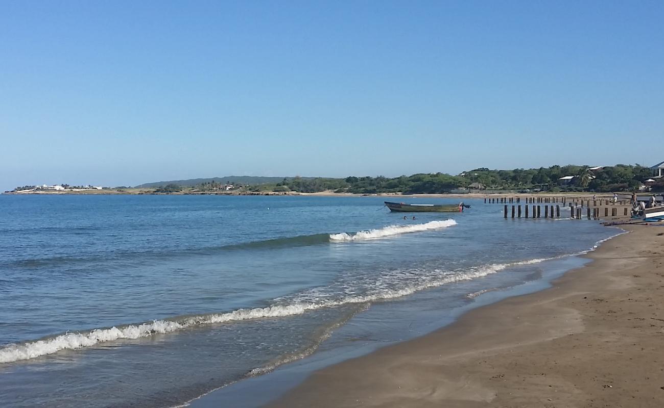 Photo de Treasure Beach avec sable beige de surface