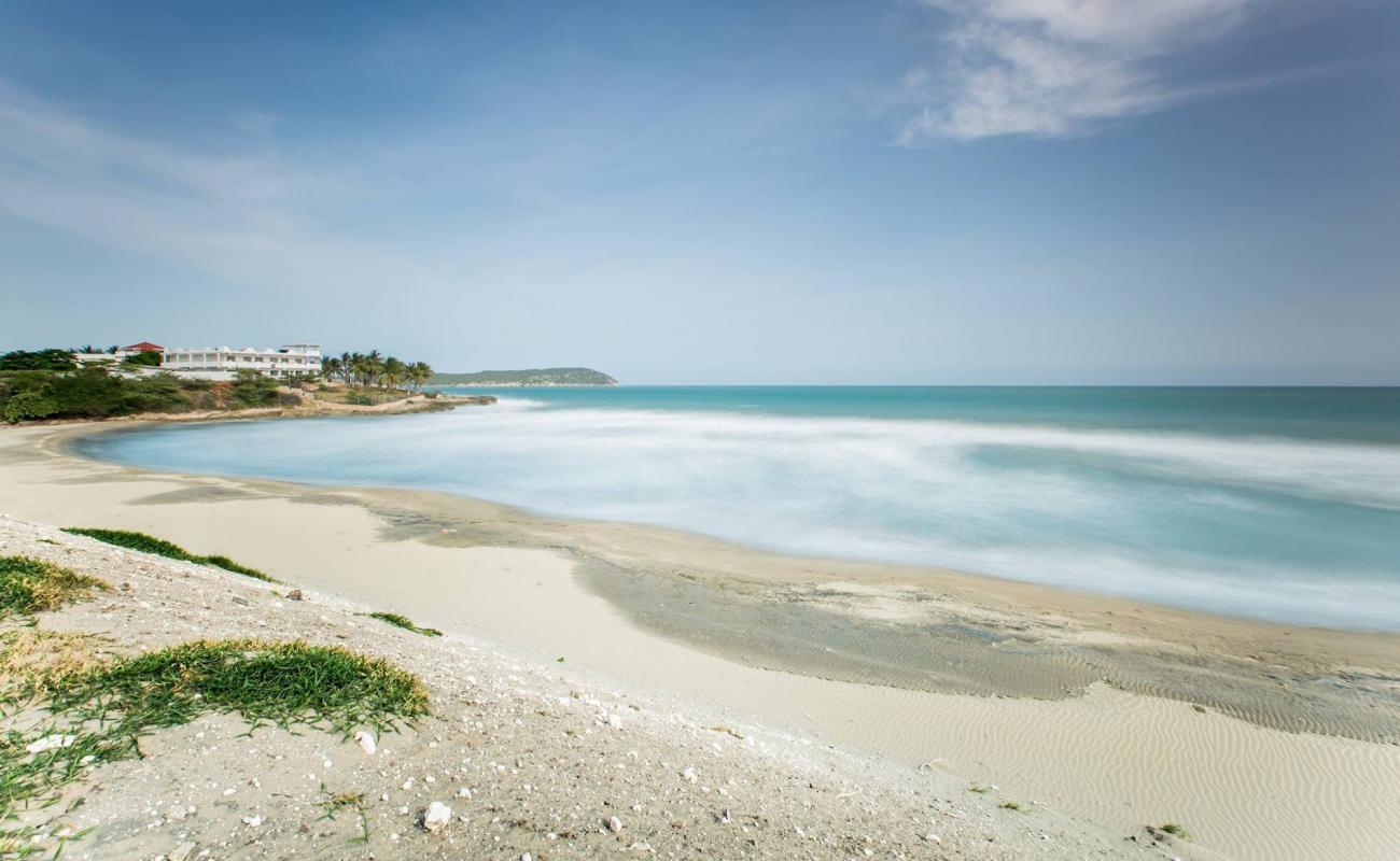 Photo de Treasure Beach II avec sable fin et lumineux de surface