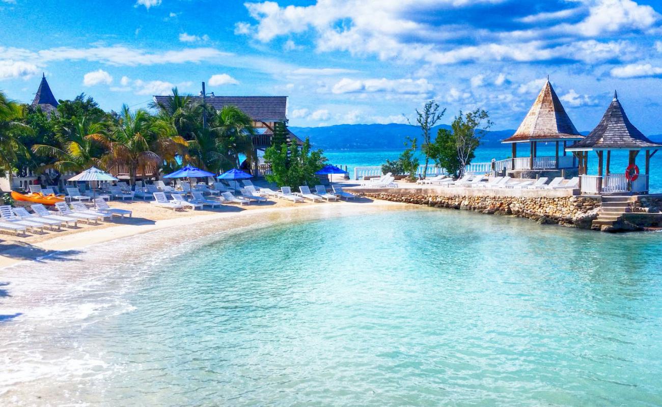 Photo de Sea Garden Beach avec sable beige de surface