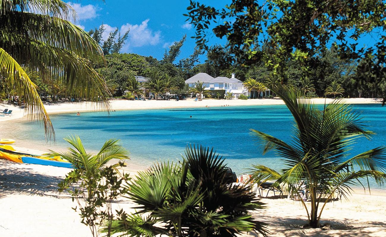 Photo de Half Moon Beach avec sable beige de surface