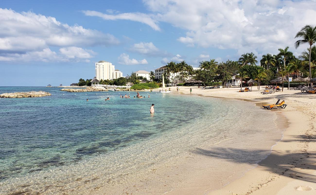 Photo de Plage Hyatt Zilara avec sable beige de surface