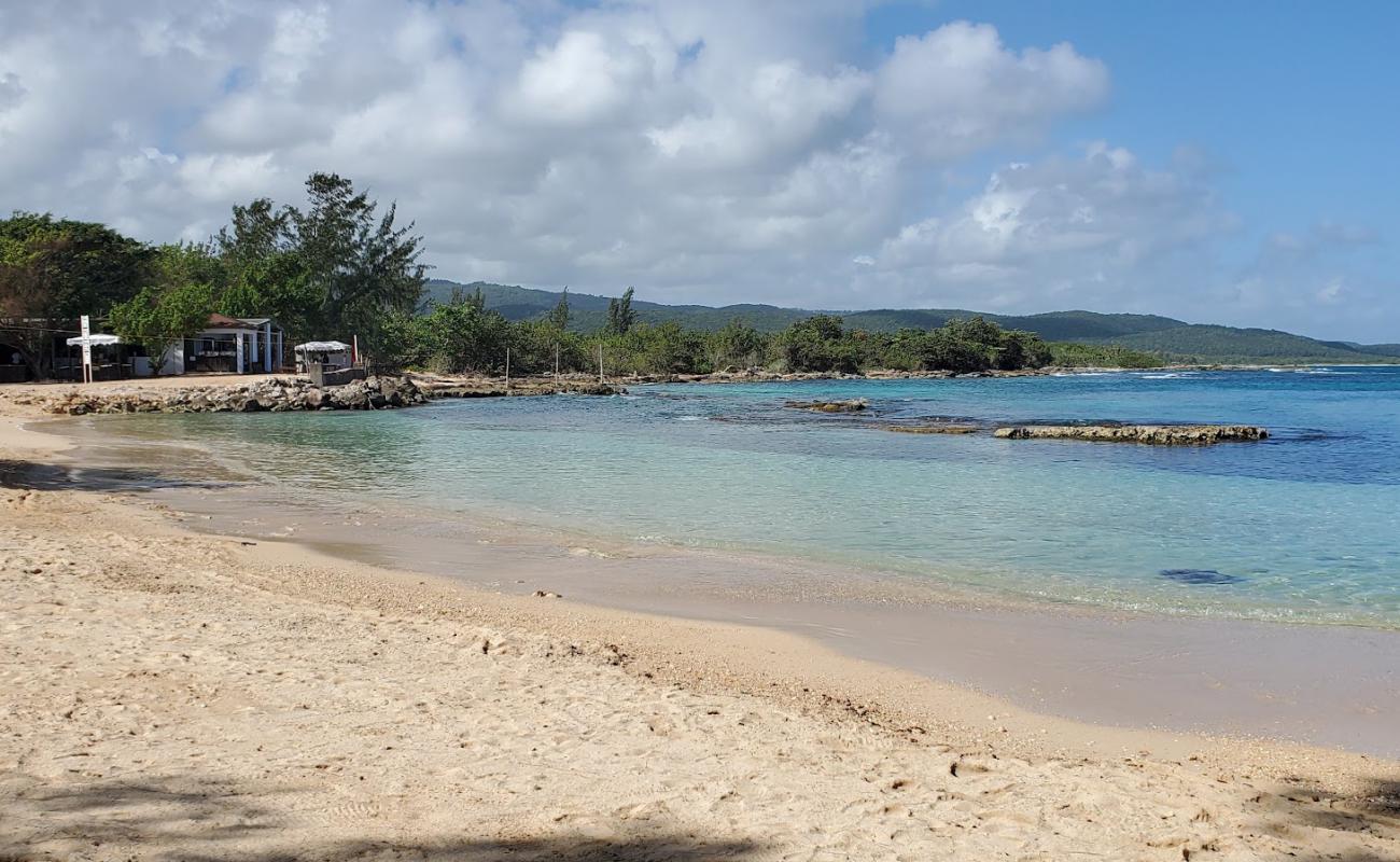 Photo de Bamboo Beach avec sable beige de surface