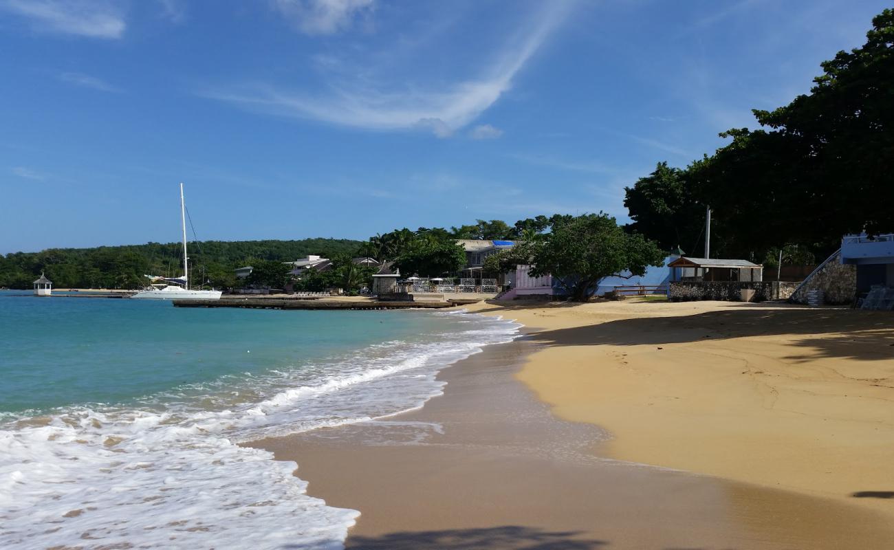 Photo de Shaw Park Beach avec sable fin et lumineux de surface