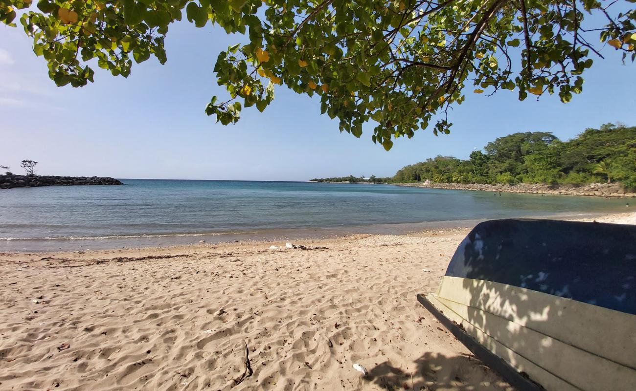 Photo de Frenchman beach avec sable beige & galets de surface