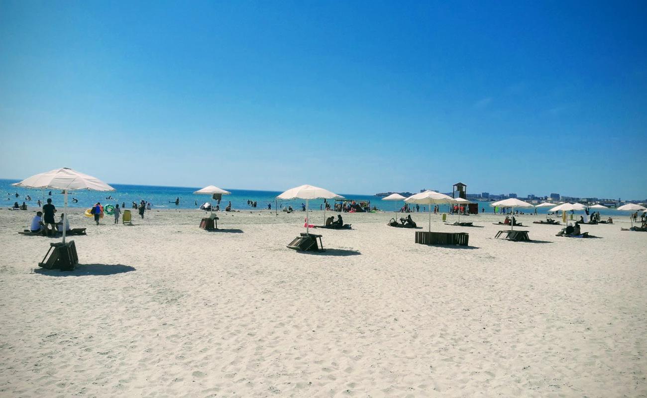 Photo de Dostar Beach avec sable lumineux de surface