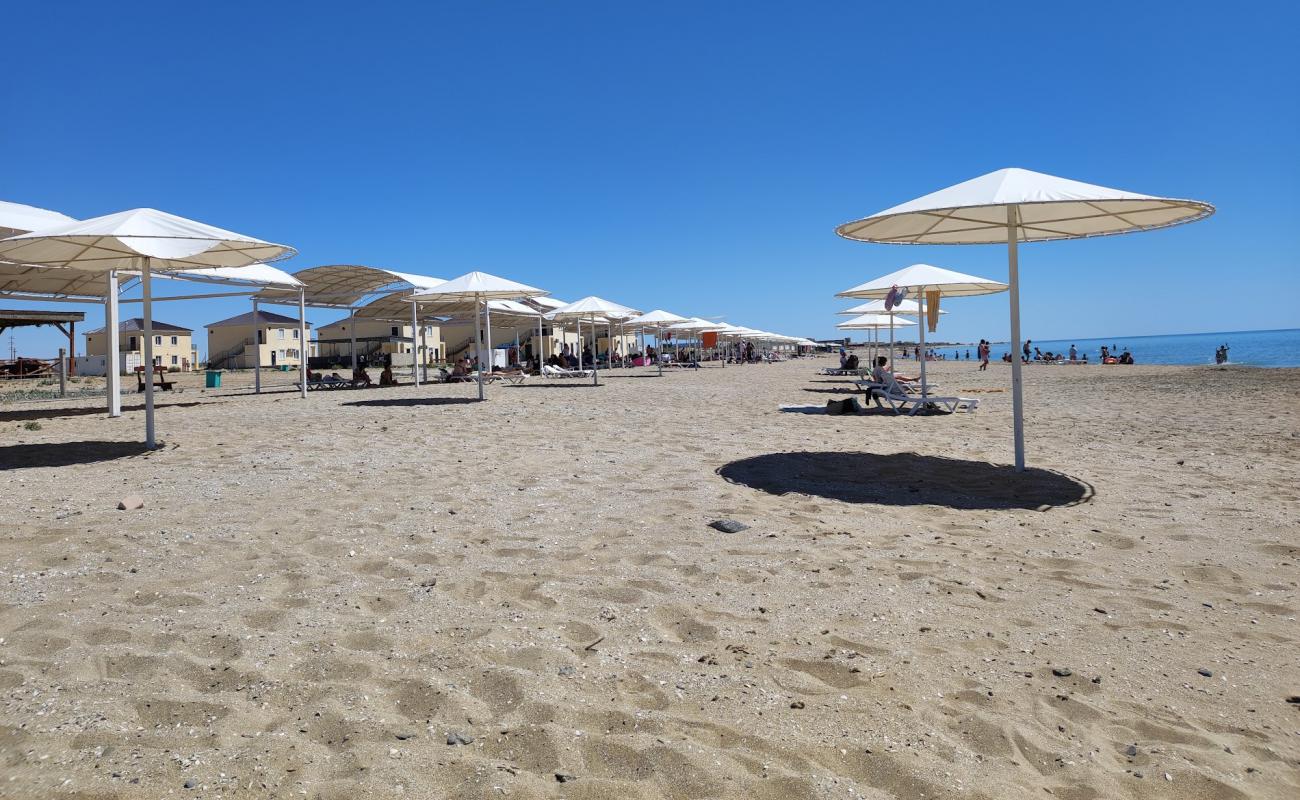 Photo de Aquamarine Beach avec sable lumineux de surface