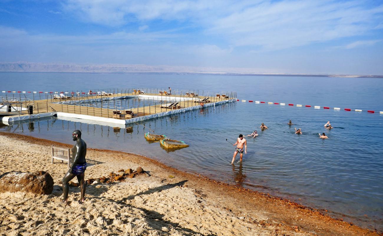 Photo de Hilton Dead Sea Beach avec sable beige de surface