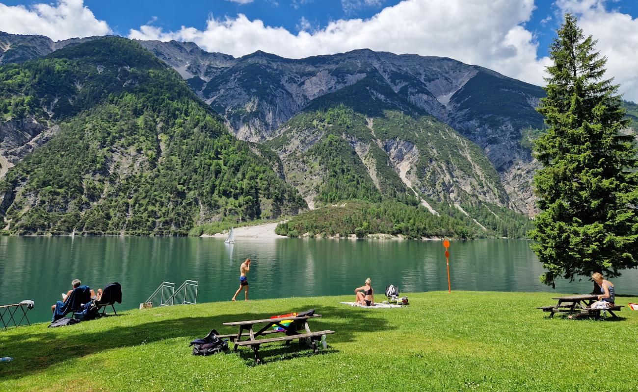 Photo de Achensee Camping avec herbe de surface