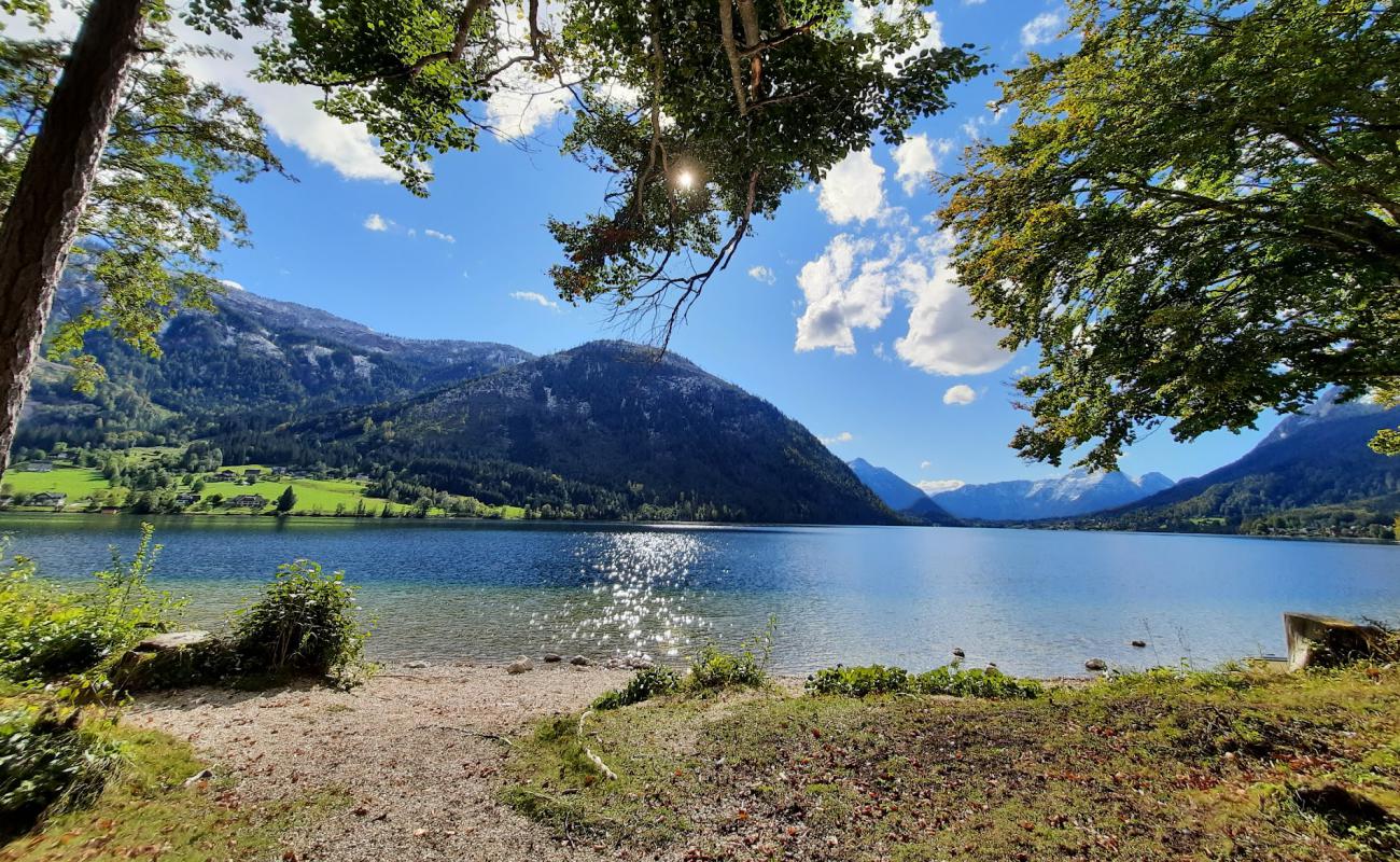 Photo de FKK Badestrand Grundlsee avec roches de surface