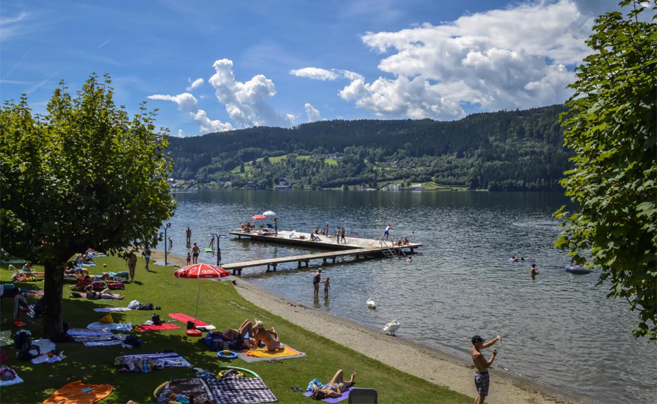 Photo de Millstatter Strandbad avec béton de surface