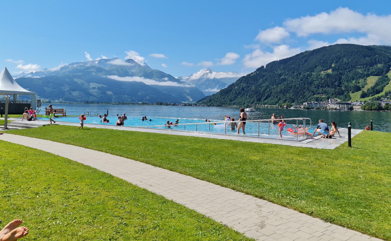 Photo de Strandbad Thumersbach avec herbe de surface