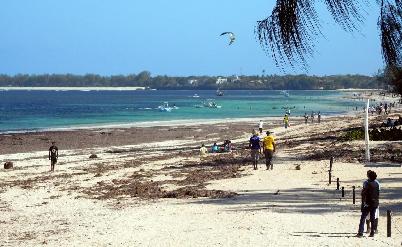 Photo de Silversands Beach avec sable lumineux de surface