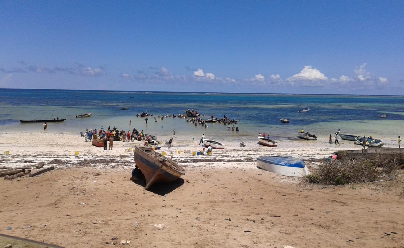 Photo de Mayungu Beach avec sable blanc de surface