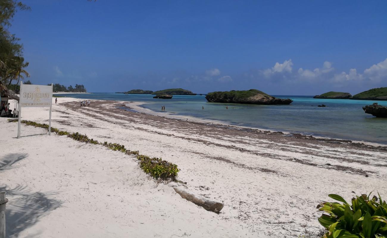 Photo de Watamu Bay avec sable fin blanc de surface