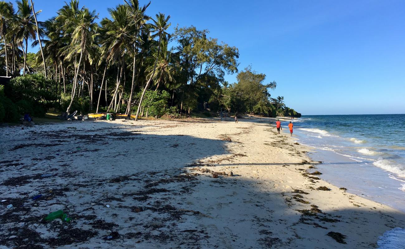 Photo de Mtwapa beach avec sable lumineux de surface