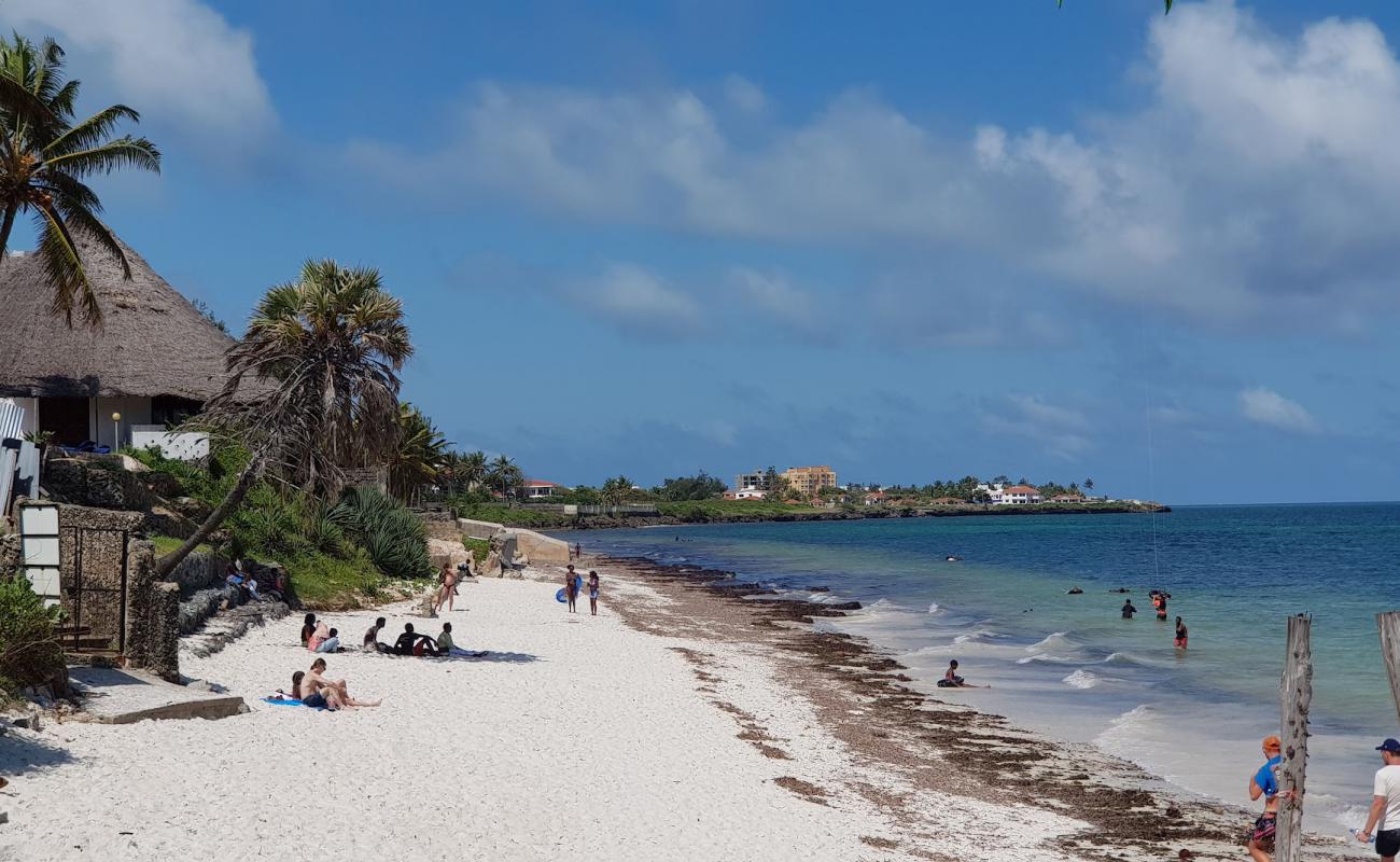 Photo de Mombasa Beach avec sable fin blanc de surface