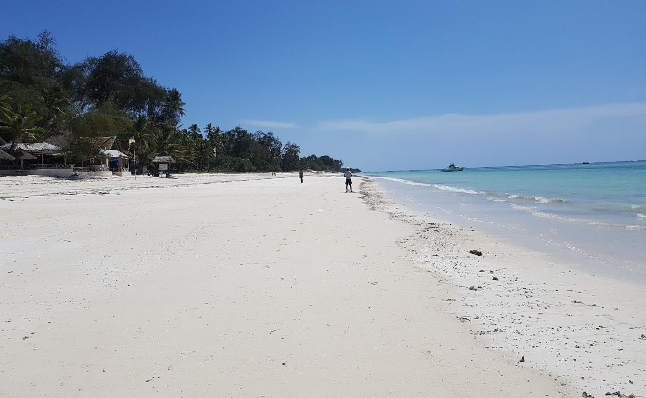 Photo de Trade Winds Beach avec sable lumineux de surface