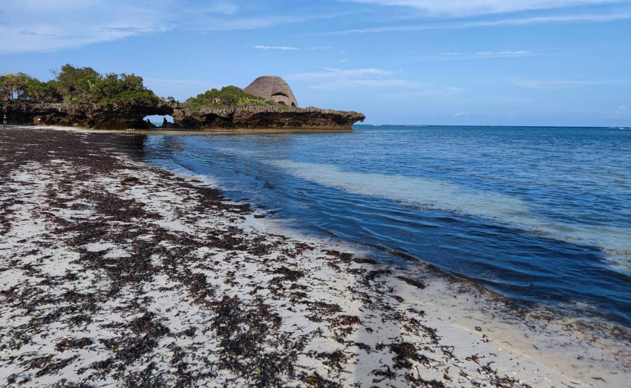 Photo de Chale Beach avec sable lumineux de surface