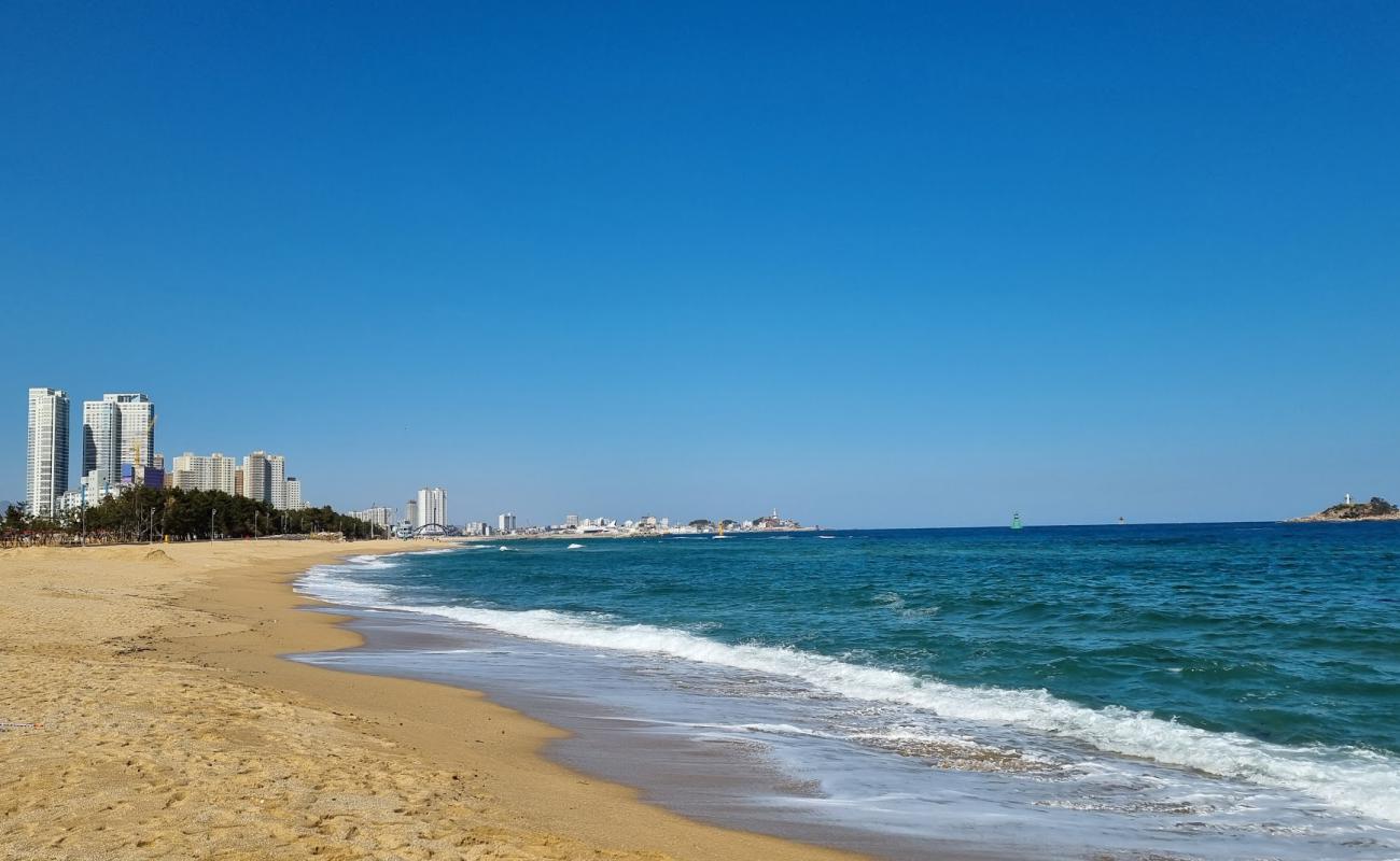 Photo de Sokcho Beach avec sable beige de surface