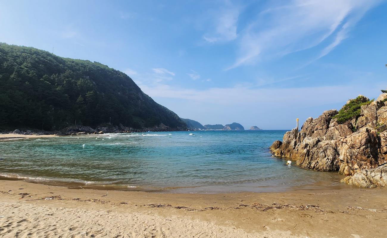 Photo de Bunam Beach avec sable beige de surface