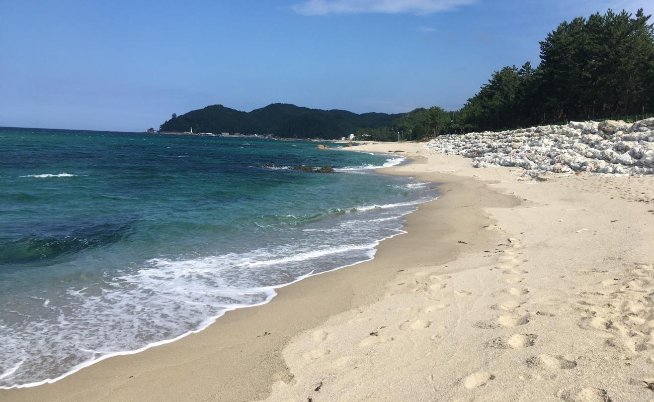 Photo de Wonpyeong Beach avec sable beige de surface