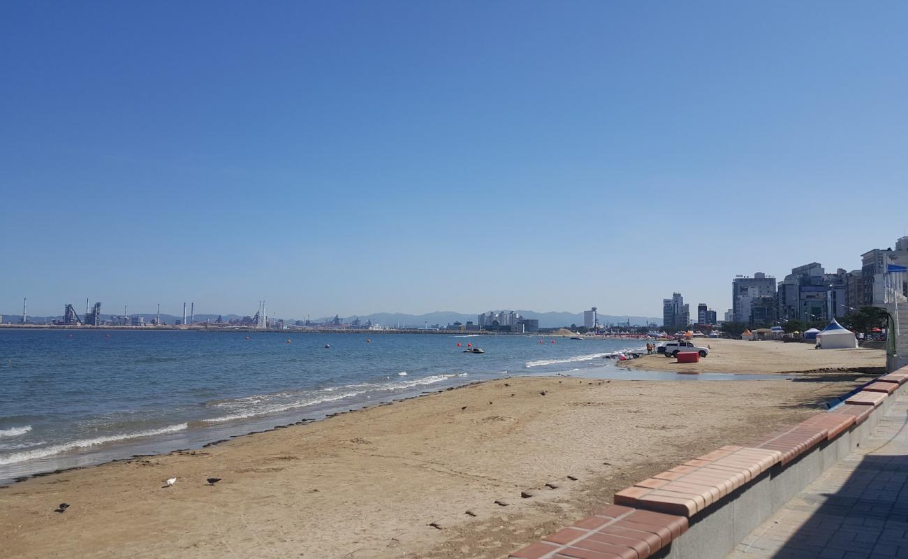Photo de Yeongildae Beach avec sable beige de surface