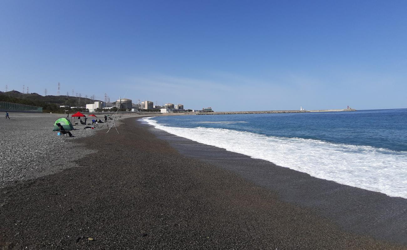 Photo de Naa Beach avec caillou gris de surface