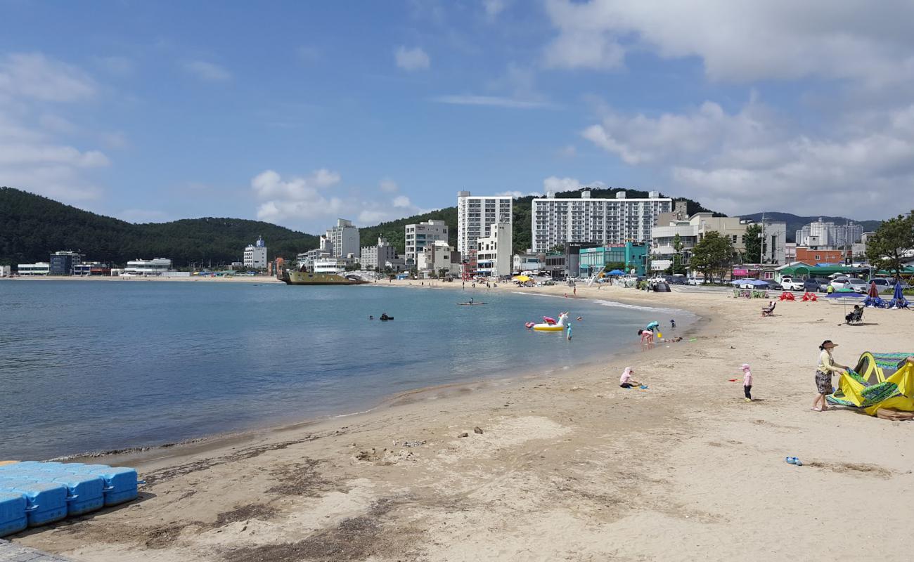 Photo de Plage d'Ilgwang avec sable lumineux de surface