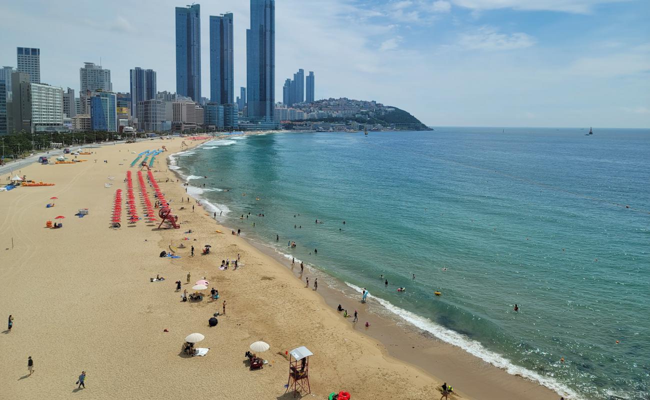 Photo de Plage de Haeundae avec sable fin et lumineux de surface