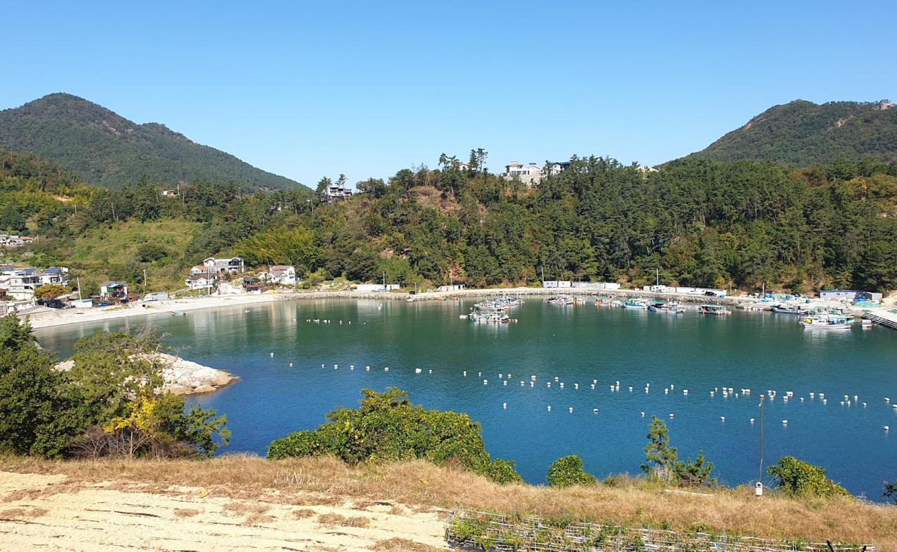 Photo de Geoje Beach avec caillou gris de surface