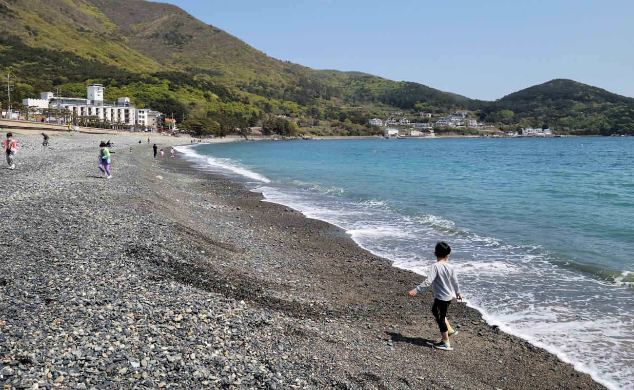 Photo de Hakdong Black Pearl Beach avec caillou gris de surface