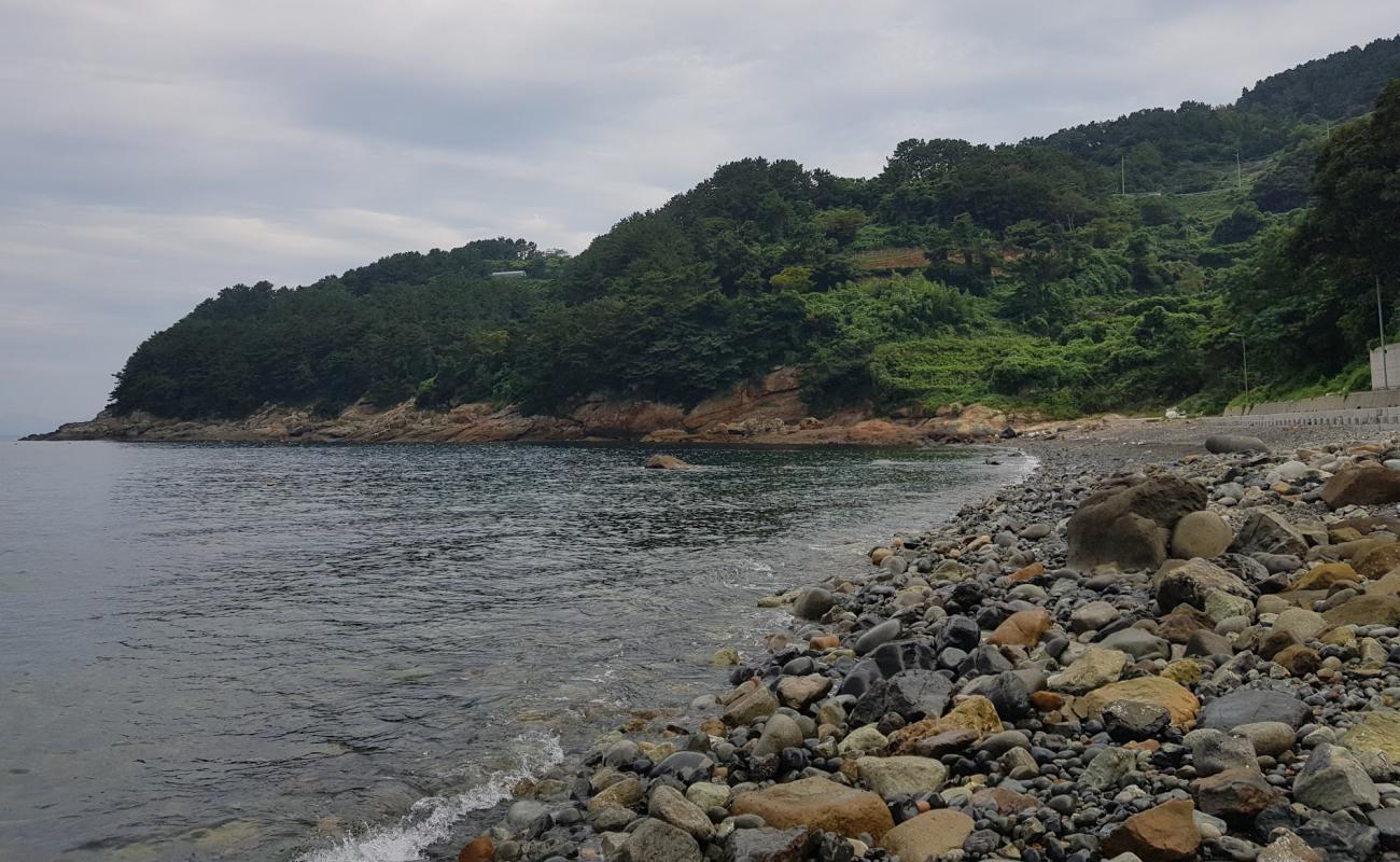 Photo de Dodong Beach avec caillou gris de surface