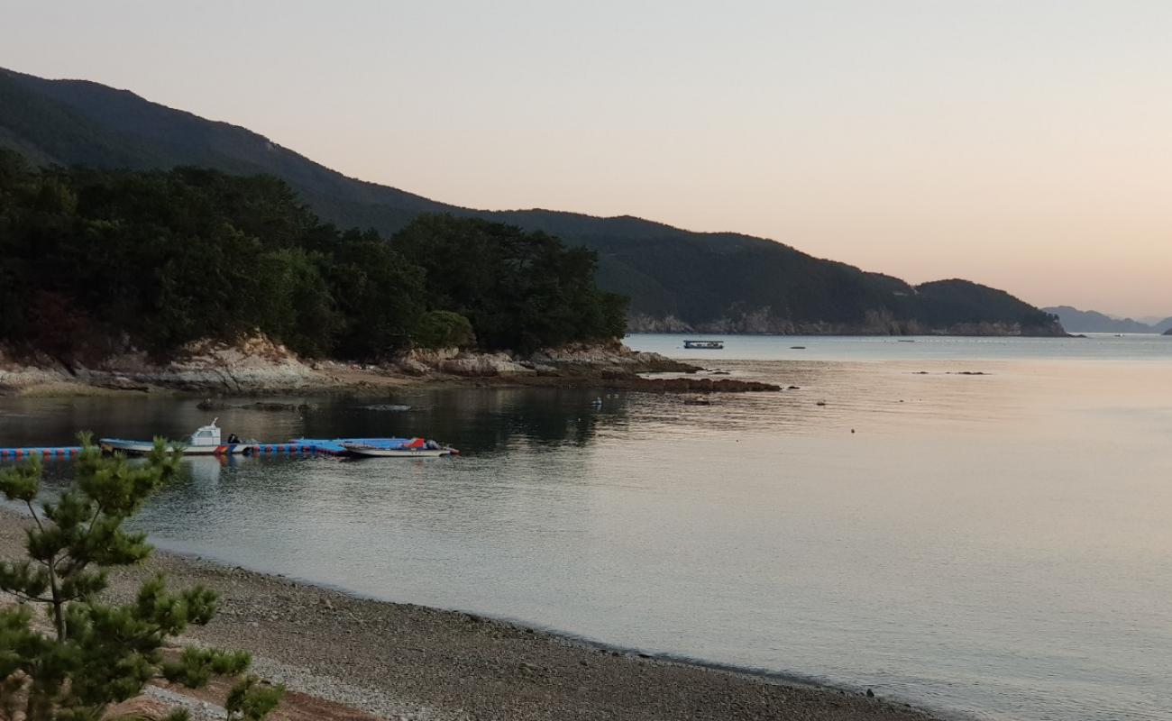 Photo de Mijo-myeon Beach avec caillou gris de surface