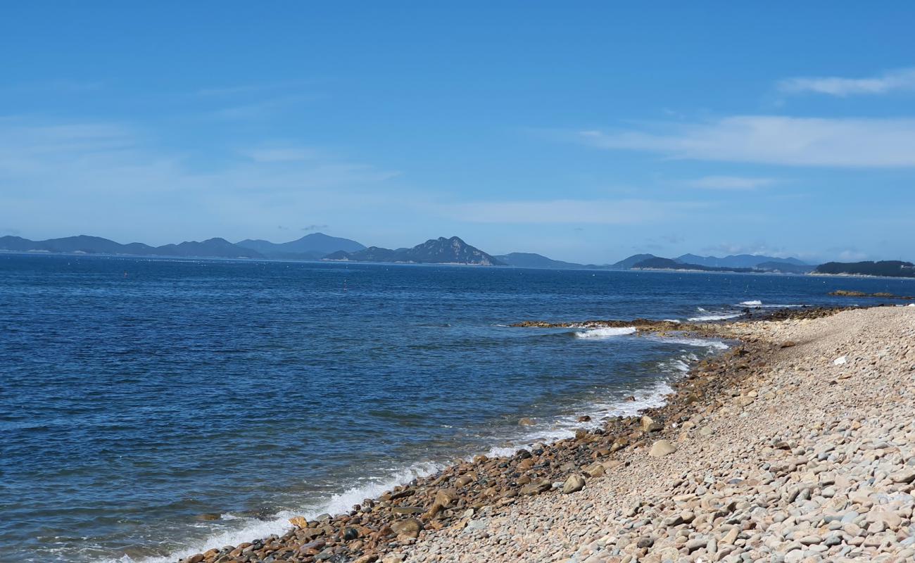 Photo de Ocheon Beach avec caillou gris de surface