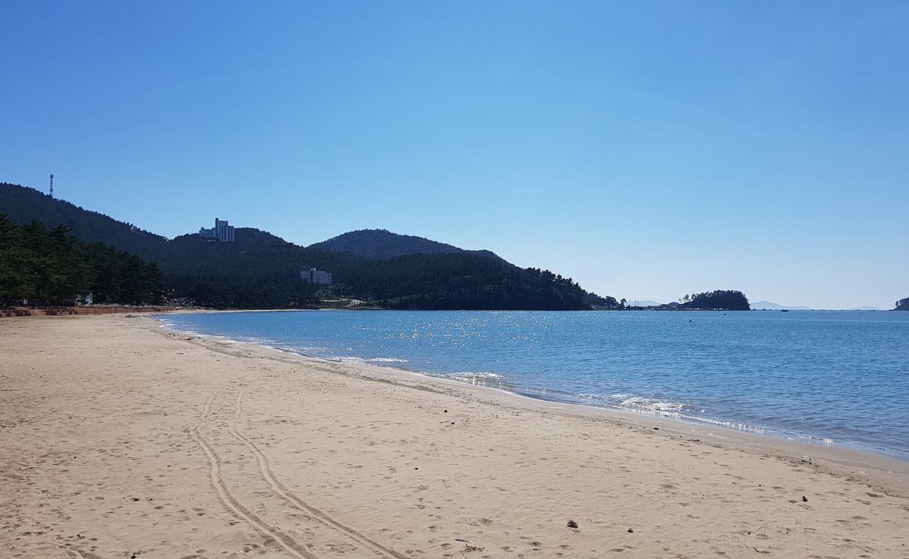 Photo de Songho Beach avec sable beige de surface