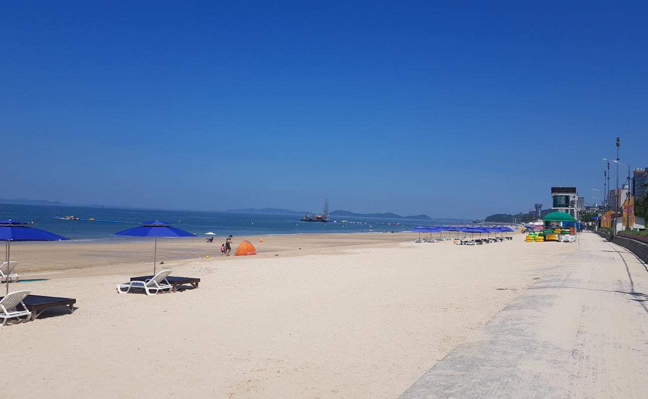 Photo de Plage de Daecheon avec sable lumineux de surface