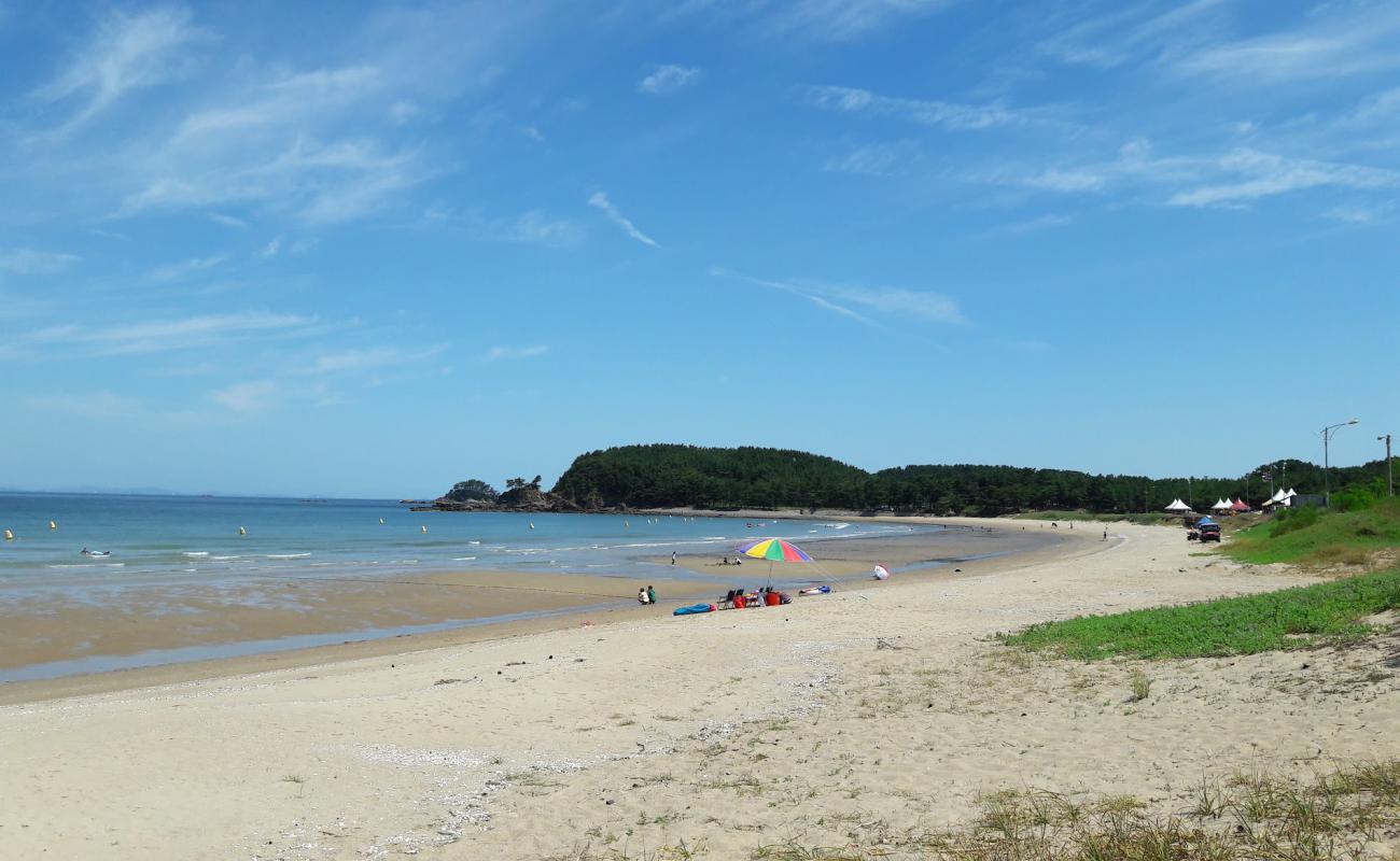 Photo de Guryepo Beach avec sable lumineux de surface