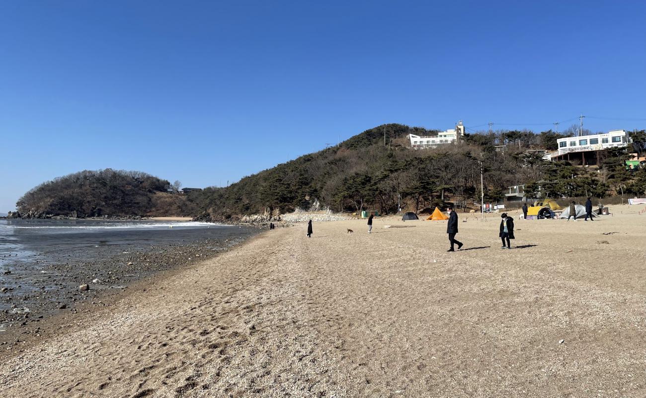 Photo de Minmeoru Beach avec sable lumineux de surface