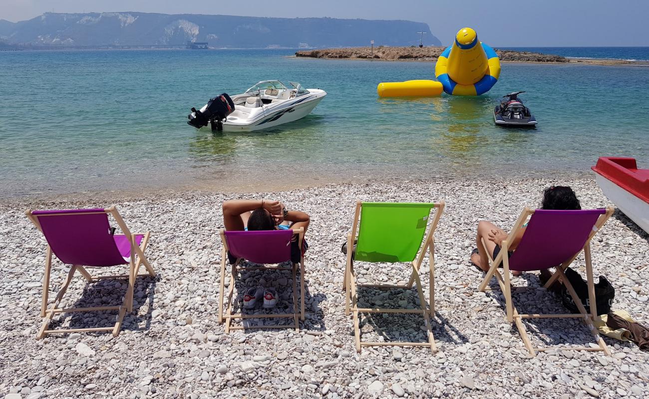 Photo de Zireh Beach avec caillou fin clair de surface