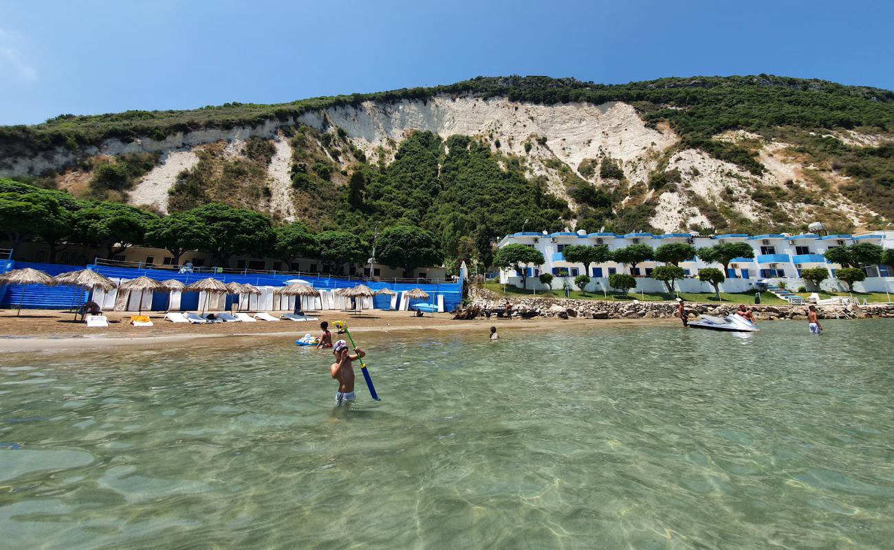 Photo de St. Antoine Beach avec sable fin et lumineux de surface