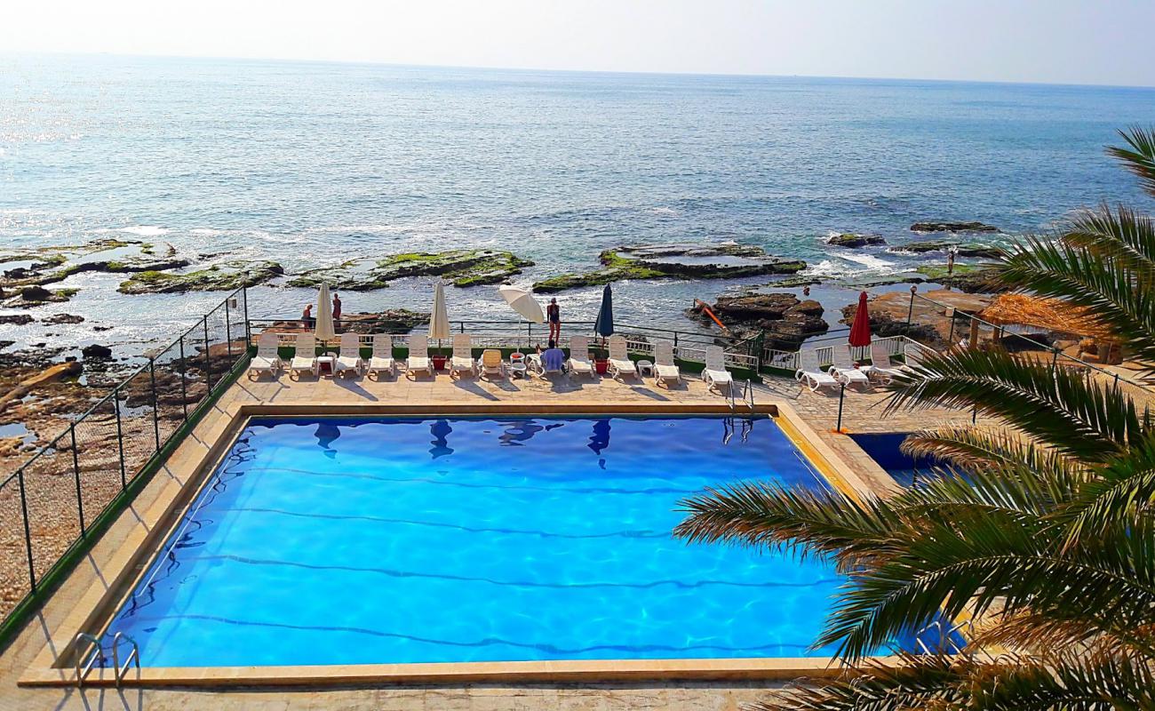 Photo de Happy Beach avec terrain rocheux de surface