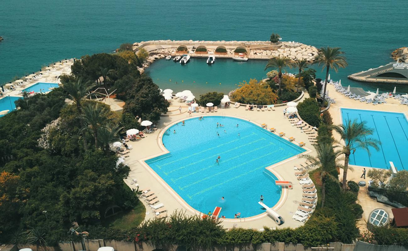 Photo de Blue Beach avec sable beige de surface