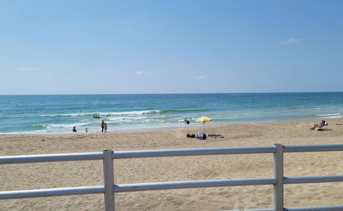 Photo de Saida Beach avec sable lumineux de surface