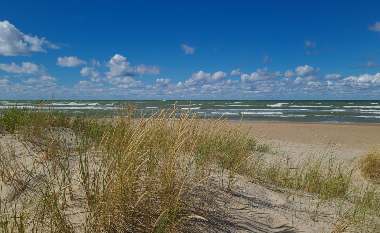 Photo de Mazirbes Dzelmes avec sable beige de surface