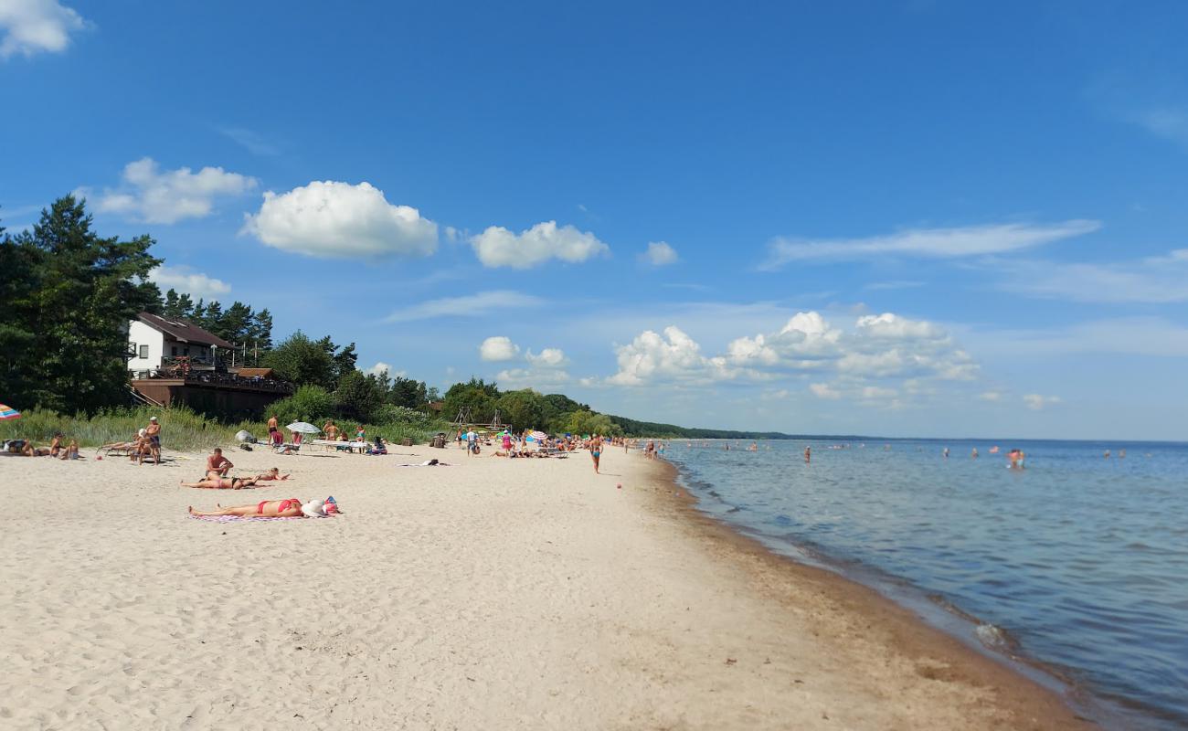 Photo de Apsuciems beach avec sable beige de surface