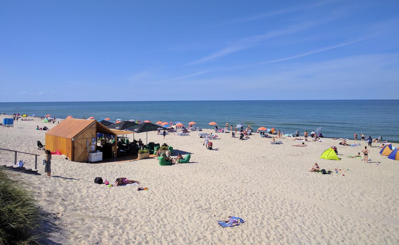Photo de Nida II Beach avec sable beige fin de surface