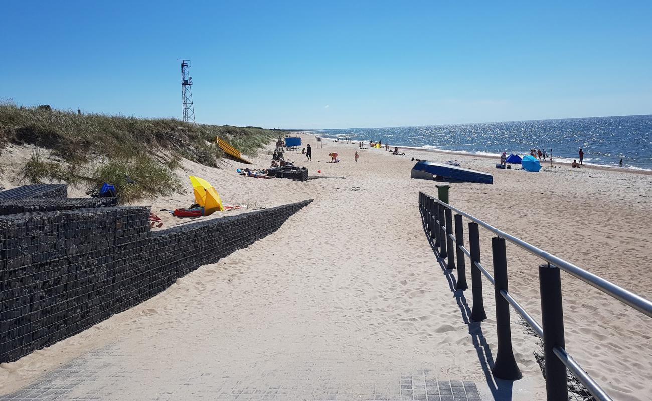 Photo de Kora Beach avec sable beige fin de surface
