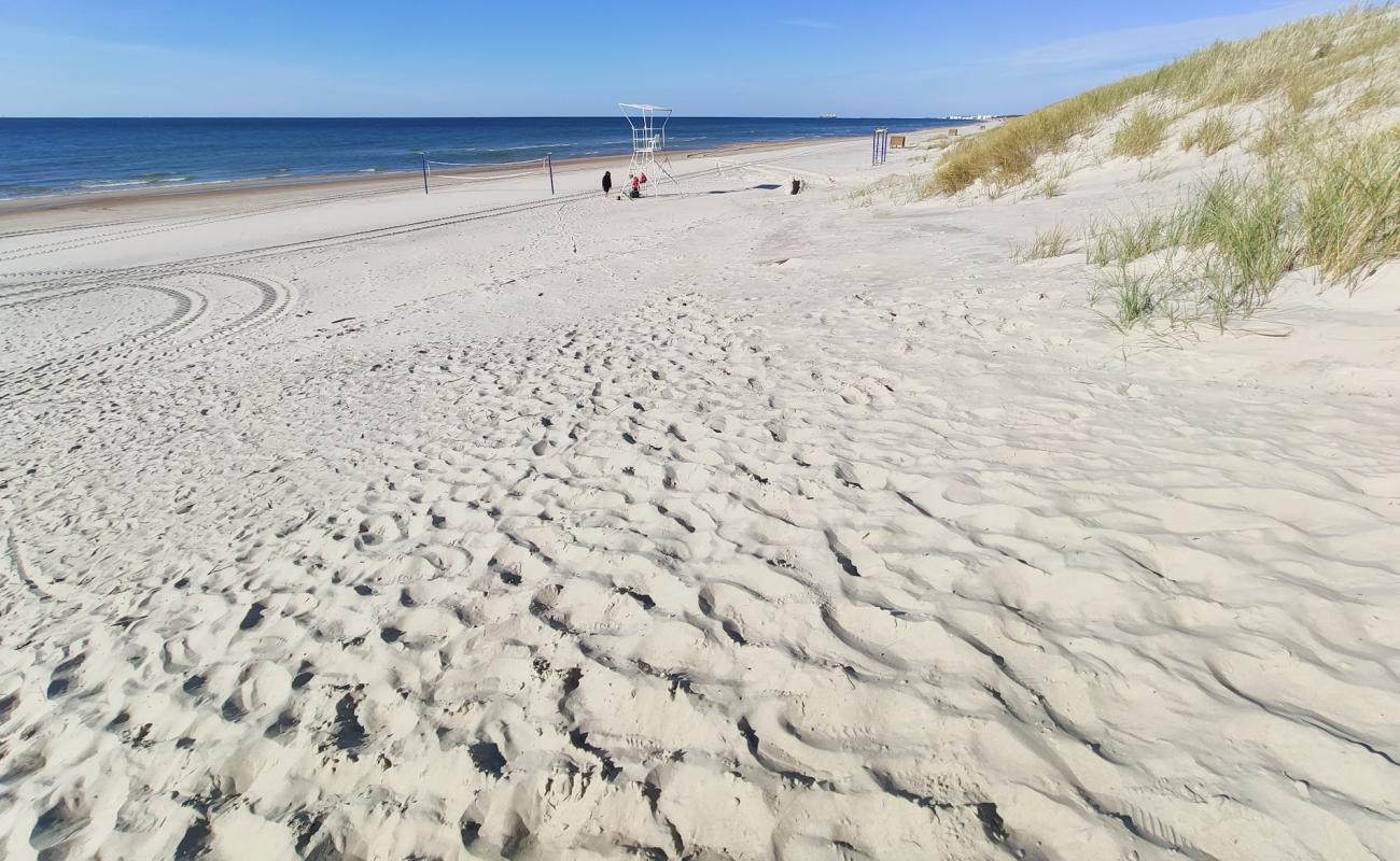 Photo de Smiltyne Beach avec sable beige fin de surface
