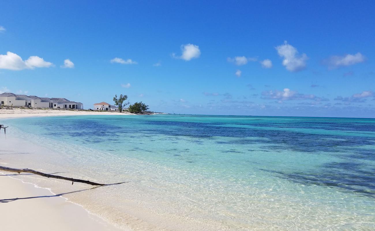 Photo de MK's Lagoon avec sable beige fin de surface