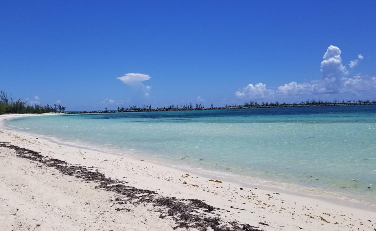Photo de Fortune beach avec sable beige fin de surface